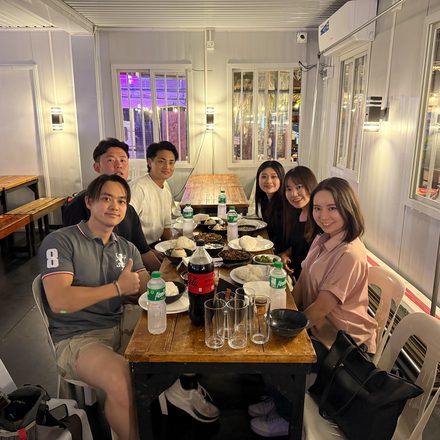 DAY3：現地スタッフと食事をしながら交流する参加学生
